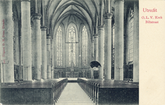 156 Interieur van de Kerk van O.L. Vrouw ten Hemelopneming (Biltstraat 123) te Utrecht: het schip en het koor.